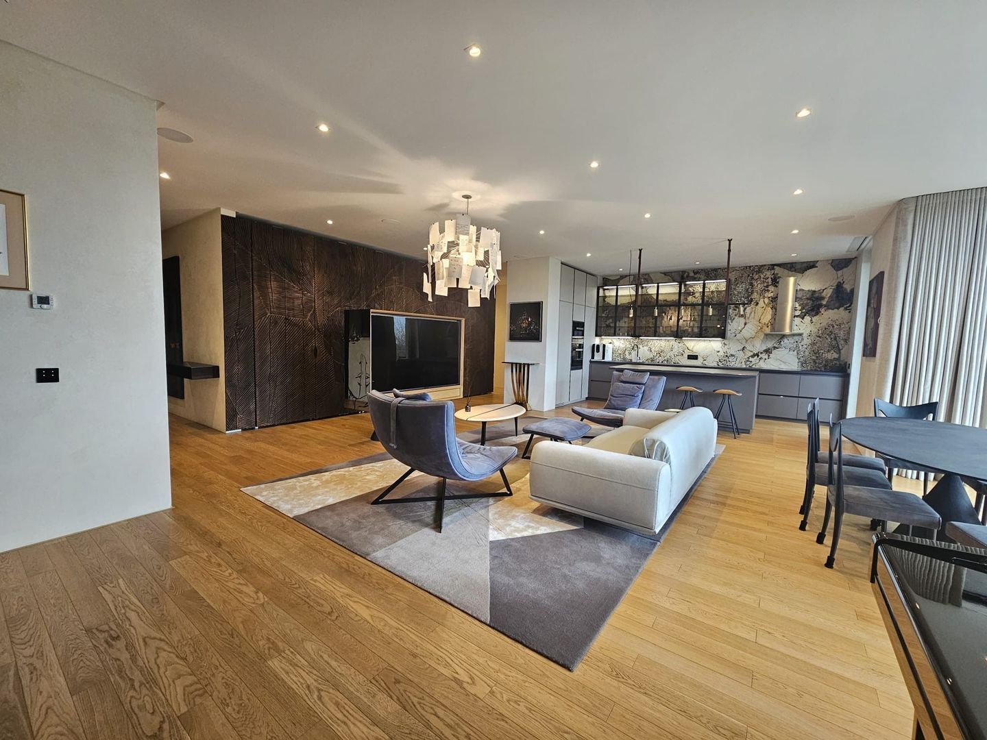 Rafinament și Confort Absolut – 4 Camere în Rahmaninov Residence - Poză 1