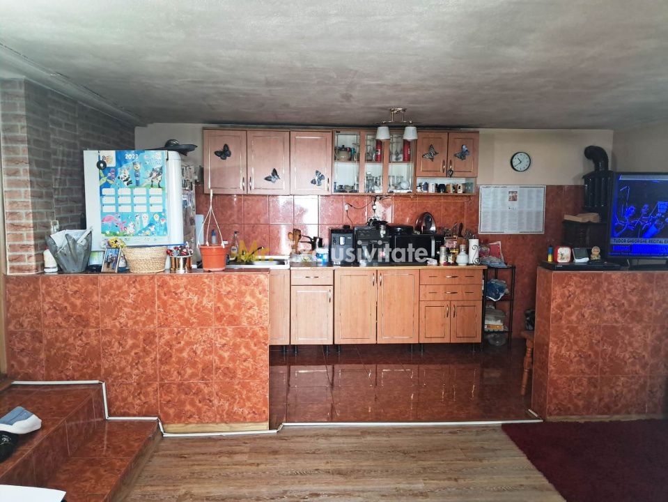 Casă și teren Polovragi - Poză 9