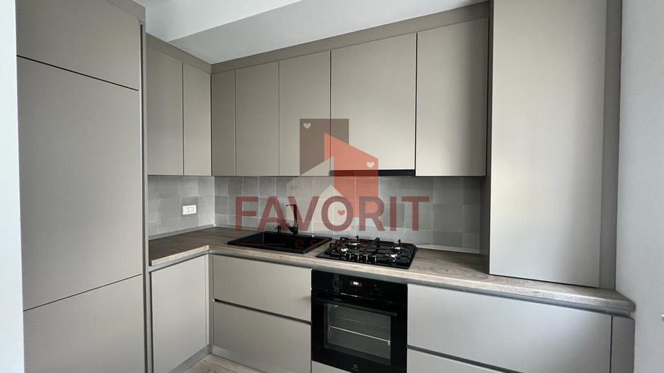 Mobilat si utilat. Vedere la padure. Parcare cu bariera - Poză 5