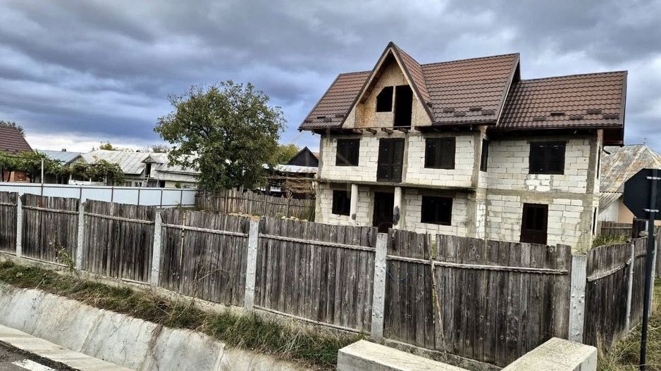 Casa de vanzare la 7 km de Onești - Casin - Poză 4