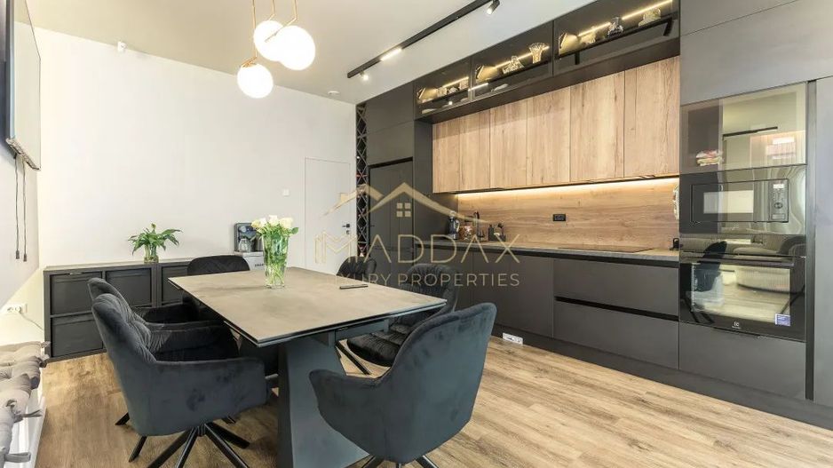 Vilă de închiriat în Voluntari // piscină privată și design modern - Poză 6