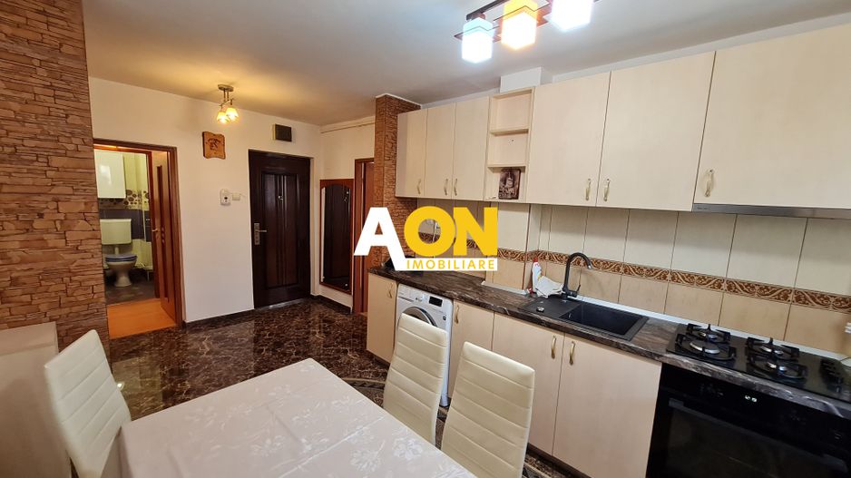 Apartament 3 Camere, Etaj 1, Decomandat, 63 mp, Zona Cetate - Poză 1