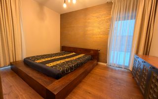 Apartament tip penthouse cu terasa si acces la curte - Poză 4