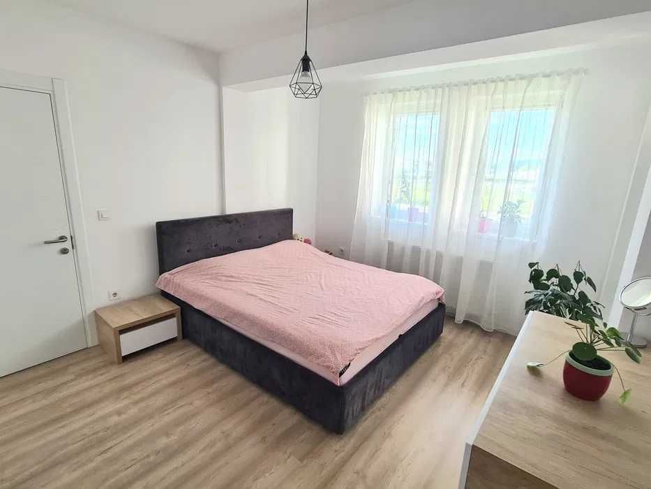 Apartament Etaj 1, 2 camere  plus dressing   zona Compa  Vasile Aaron - Poză 3