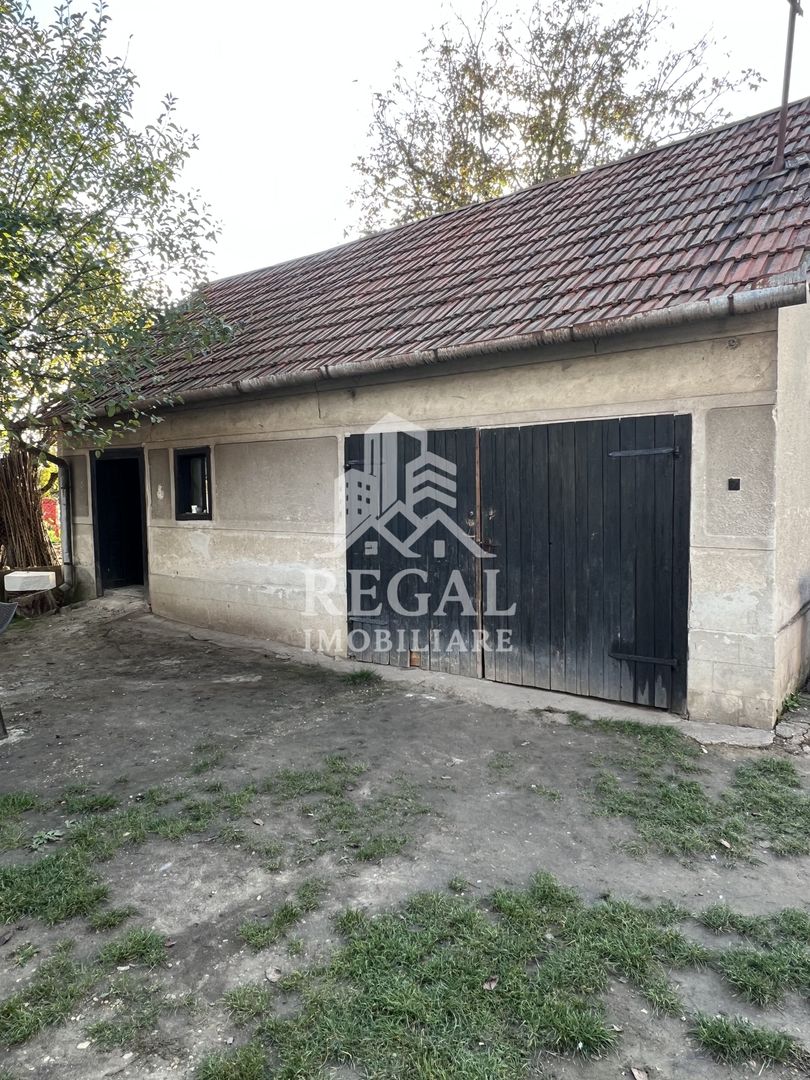 Casă spațioasă de vânzare în Ruși – pentru locuință sau investitie - Poză 17