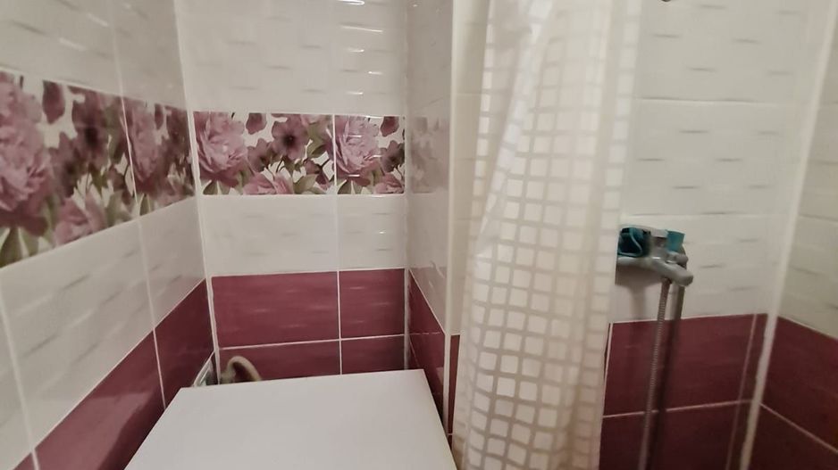 Vila spatioasa cu 7 apartamente/pretabil investiție - Poză 18