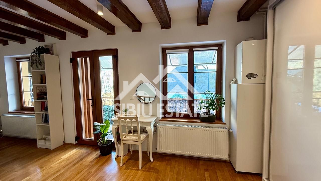 Casa de inchiriat cu 3 camere in Zona Ultracentrala - Poză 2