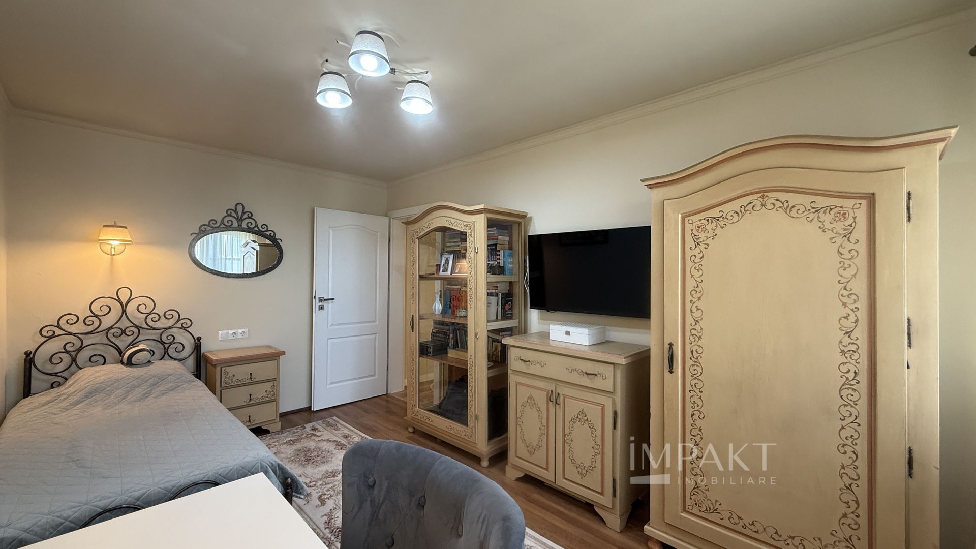 Apartament deosebit cu 4 camere decomandat si garaj in Andrei Muresanu - Poză 9