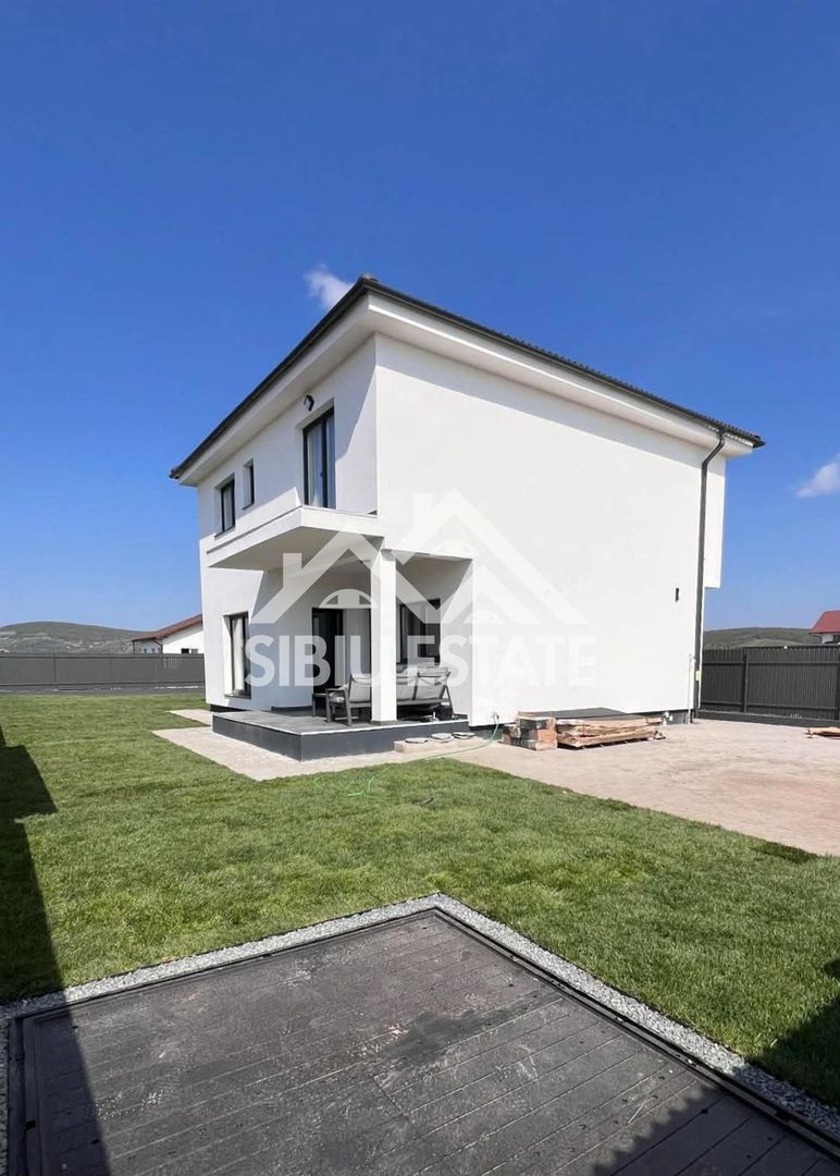 Casa noua curte mare Sibiu, Cristian - Poză 1