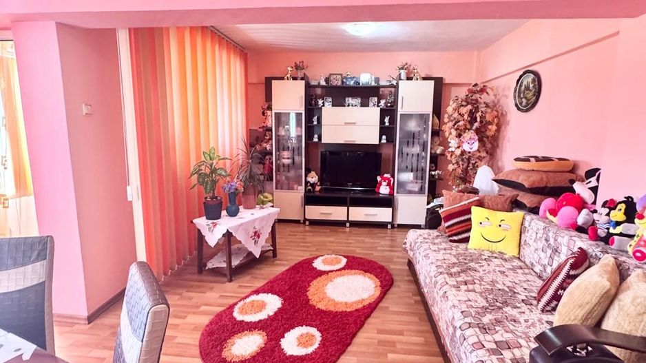 Apartament spațios, 3 camere – Bulevardul CFR, Giurgiu - Poză 1