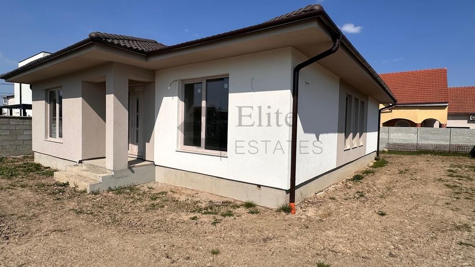 Casă de vânzare cu 4 camere în Sânmartin, Bihor - Poză 1