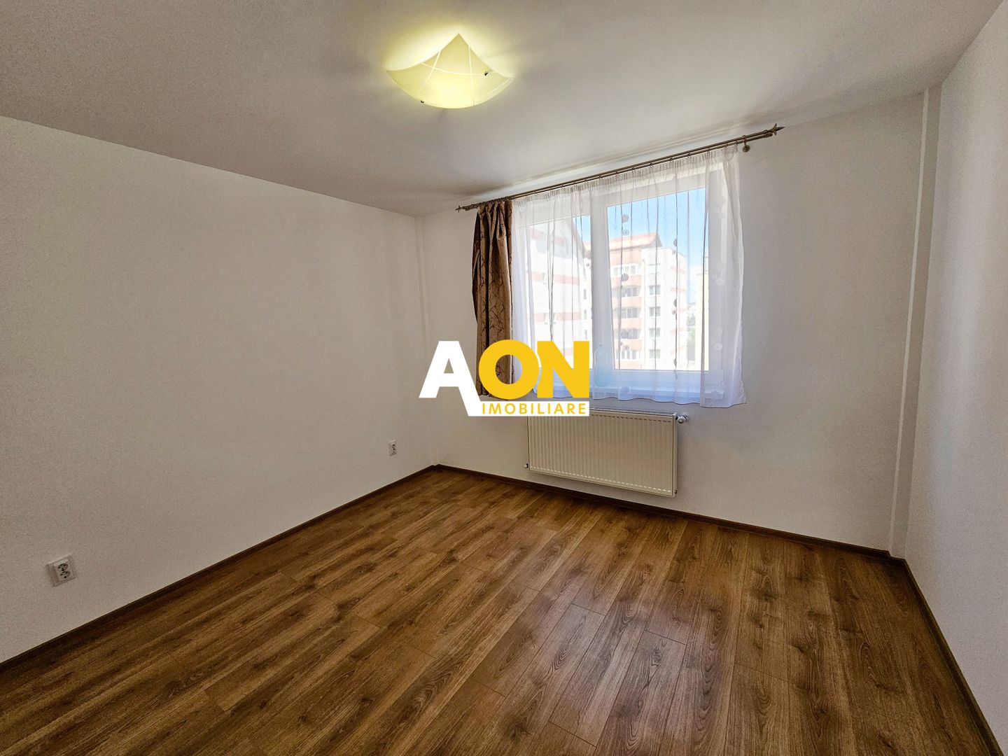 Penthouse 4 camere, 100 mp utili + terasa 83 mp + boxa 21 mp, Centru - Poză 9