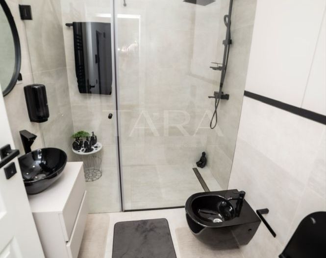 Vând apartament 3 camere - Poză 6