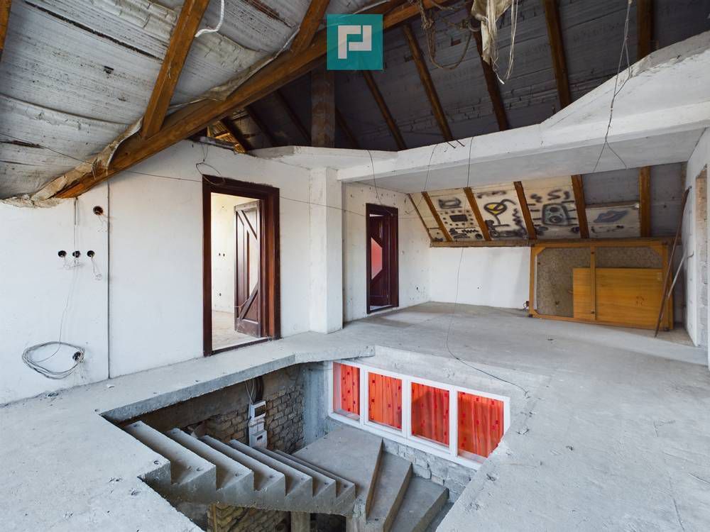 Casă/vilă cu 6 camere în Curtici - Poză 19