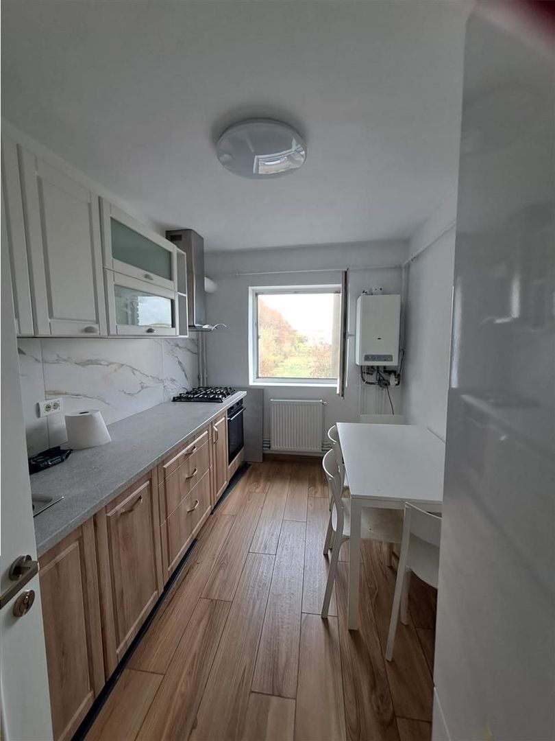 Etaj 1 4 camere  Complexul Studentesc-aproape de Sala Olimpia - Poză 1