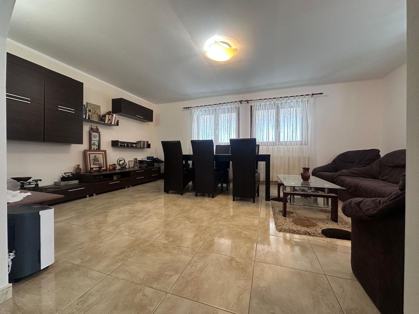 Casă de vânzare în Pucioasa! - Poză 8