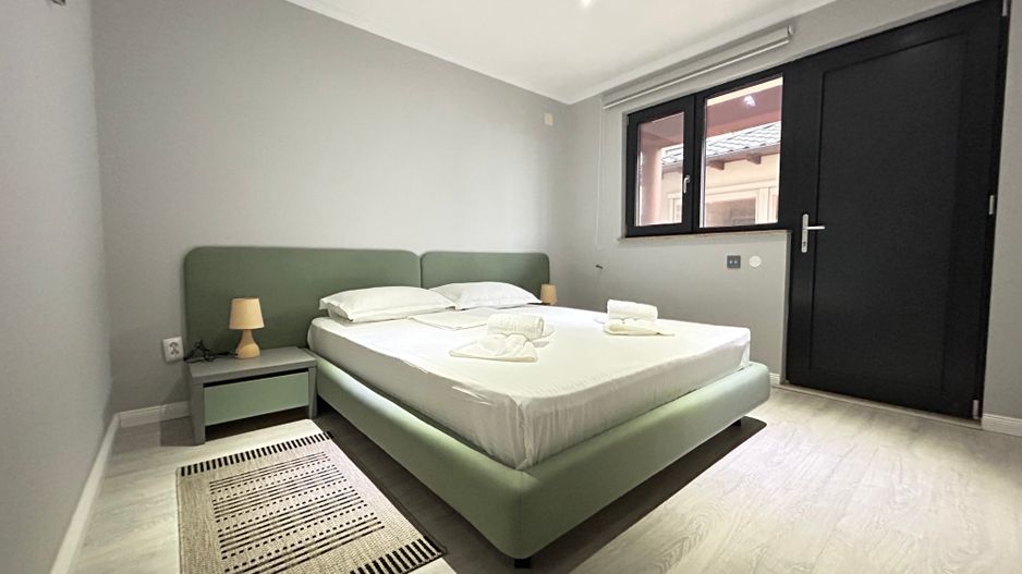 Pensiune Casa Eva Statiunea 2 Mai - 12 camere - teren 600 mp - Poză 4