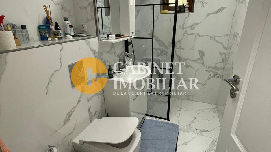 Central - Tg Cucu bloc tip Vila - 2 camere Decomandat RENOVAT 60mp - Poză 4