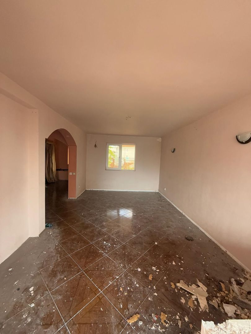 Casa individuala traditionala spatioasa in zona linistita - Dumbravita - Poză 2