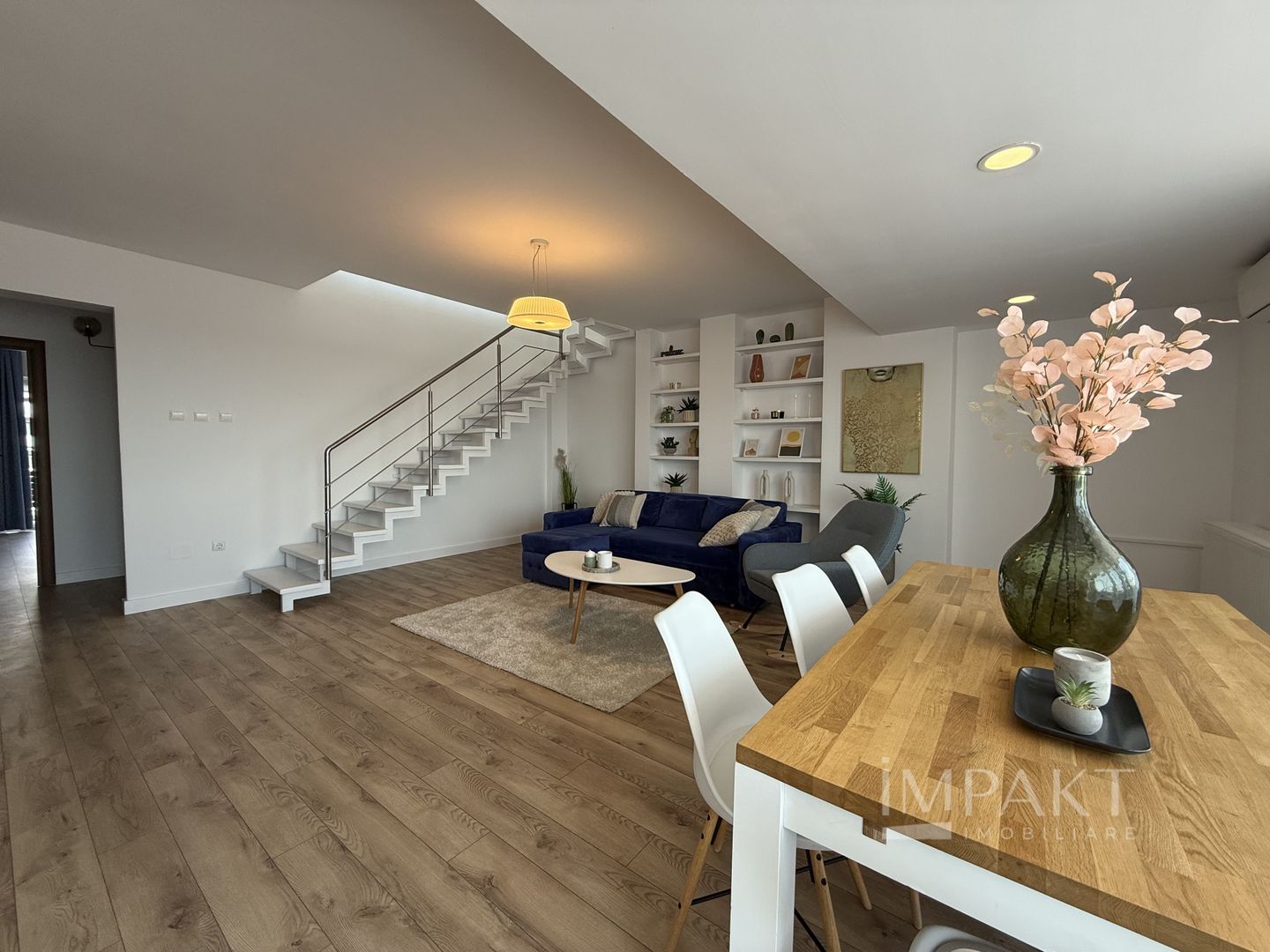 Penthouse pe doua niveluri cu 5 camere in cartierul Buna Ziua! - Poză 2