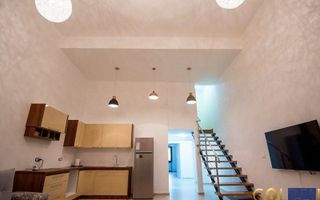 Apartament  B-dul Revolutiei, cladire perioada interbelica, comision 0% - Poză 1