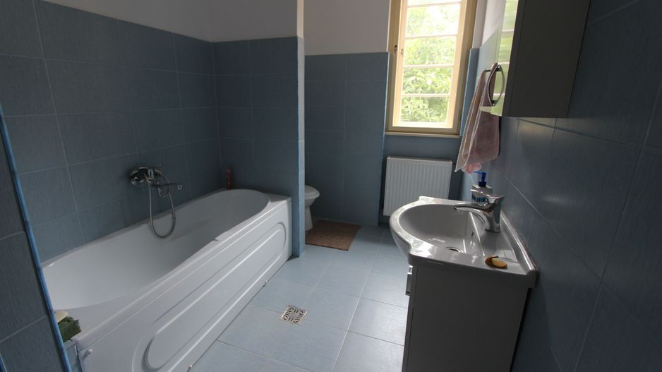 Apartament spatios 3 camere,zona medicina cu garaj si boxa - Poză 8