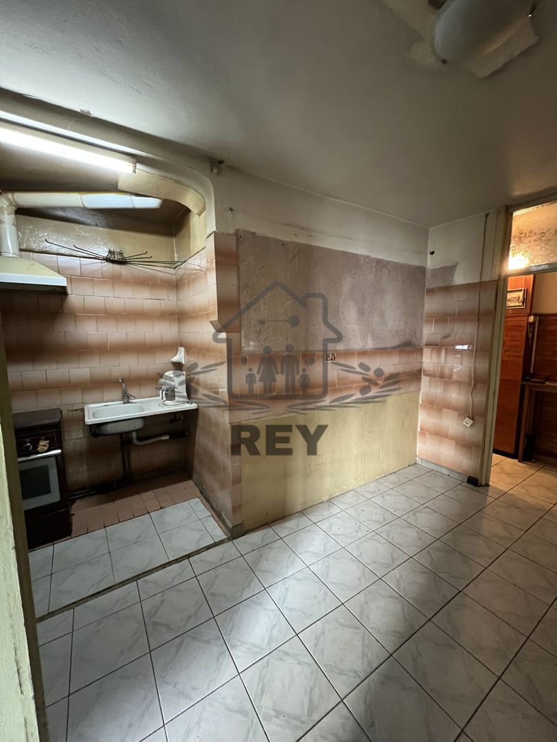 Apartament 4 camere decomandate 4 balcoane etaj 1 Str. Bâlea/Sibiu - Poză 12