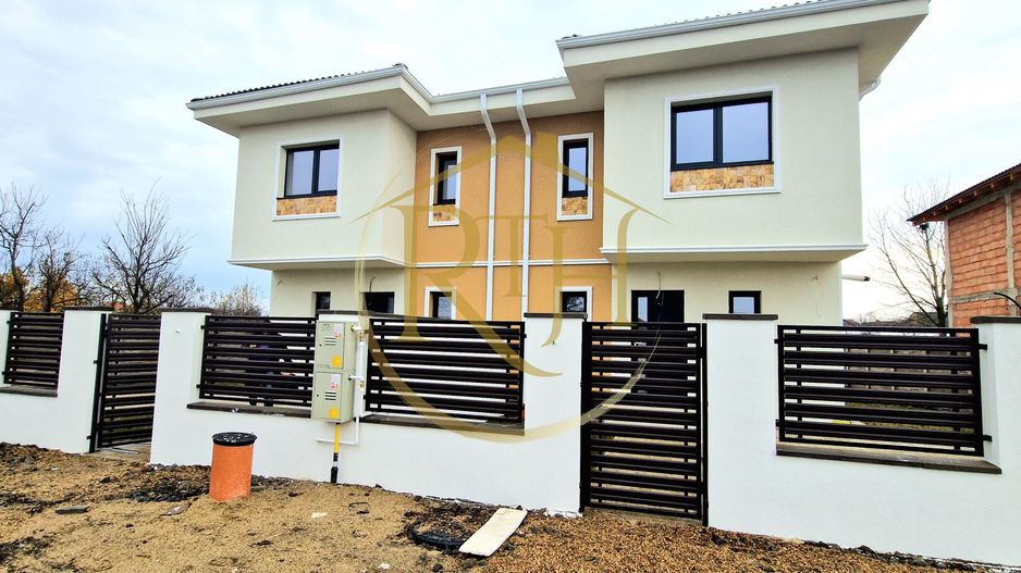 Duplex de vanzare cu 4 camere,2 bai,250 mp teren-Mosnita Veche zona Centrala. - Poză 1