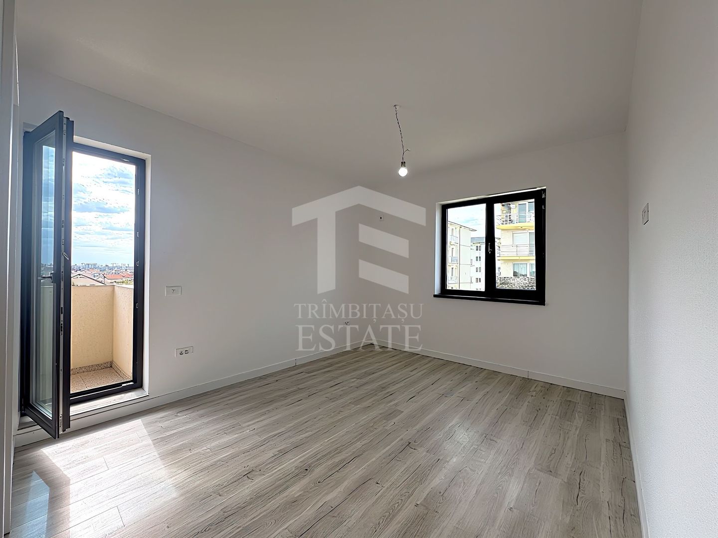 3 camere 88 mp 2 terase 2 băi 2 dressinguri etaj 3/4 lift Sos Cernica - Poză 13
