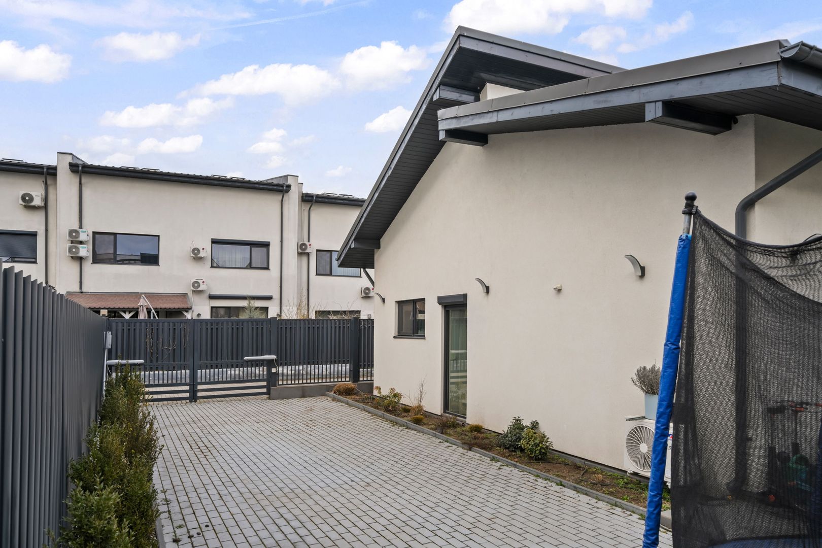 Vila pe parter cu 5 camere  | 655 mp teren | dotata cu panouri solare - Poză 4