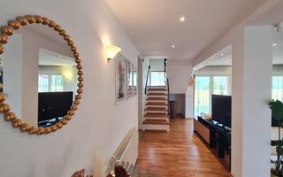 Vila spațioasă și recent renovată în Ghiroda! - Poză 55