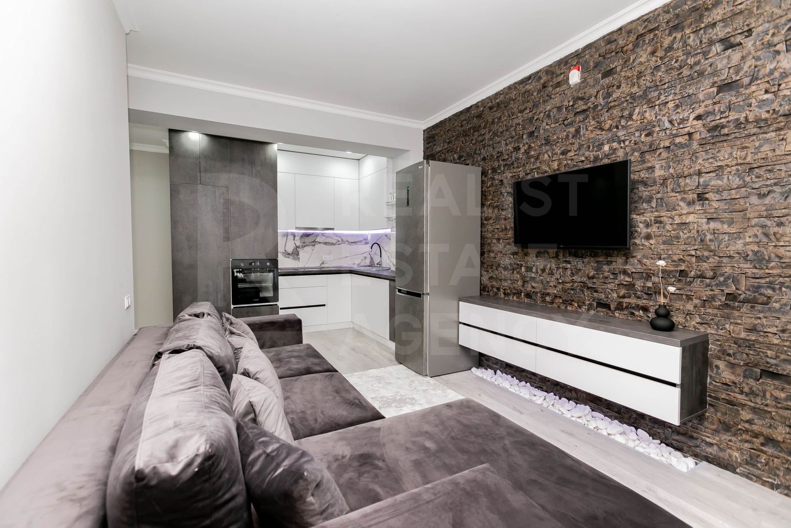 Chirie, apartament, 3 camere, bd. Renaşterii Naţionale, Rîşcani - Poză 1