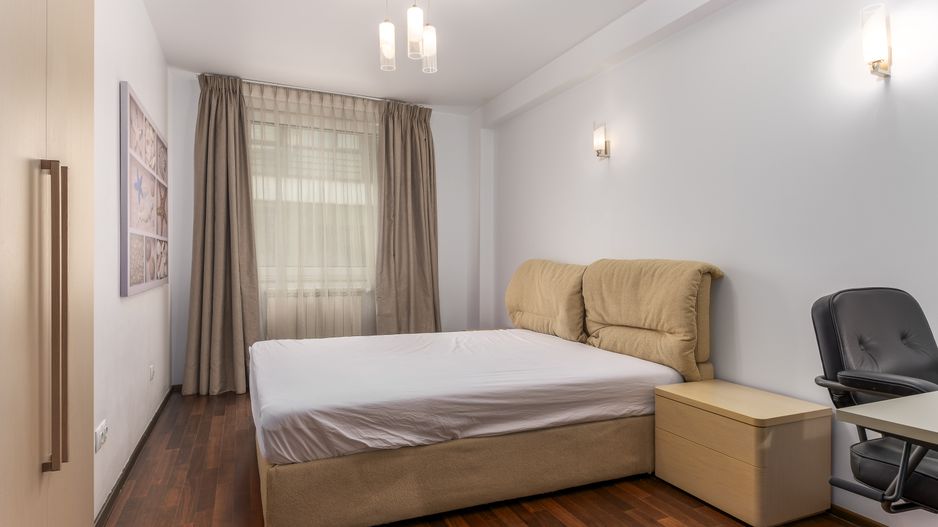 4 camere| semineu| piscina interioara | sauna | sala de sport| parcare - Poză 16