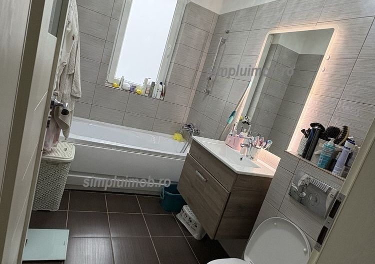 Decomandat Modern Apartament cu Balcon Spatios - Poză 5