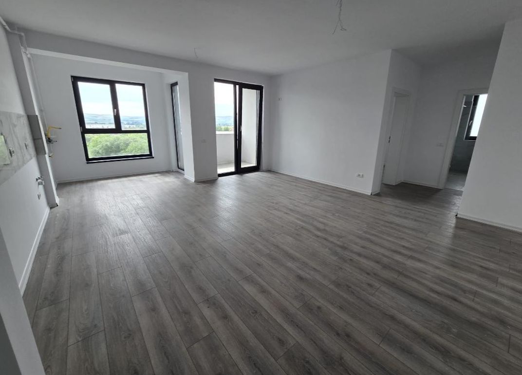 Apartament cu 3 camere, 2 bai, bloc nou et.2, Centru - Poză 1