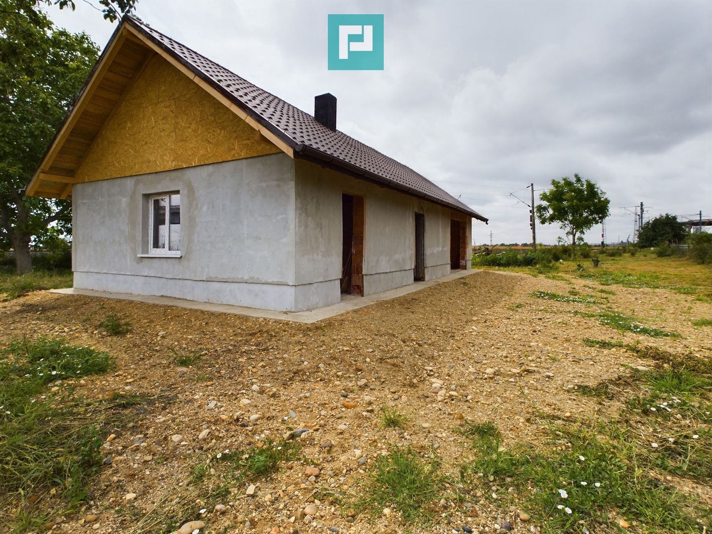 Casă cu 3 camere la roșu de vânzare zona 6Vânători - Poză 1