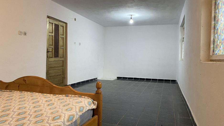 Vanzare apartament -3 camere la casă, etaj 1+pod+cota teren–Târgoviște - Poză 2