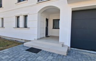 Duplex spatios cu garaj si pereti dublii