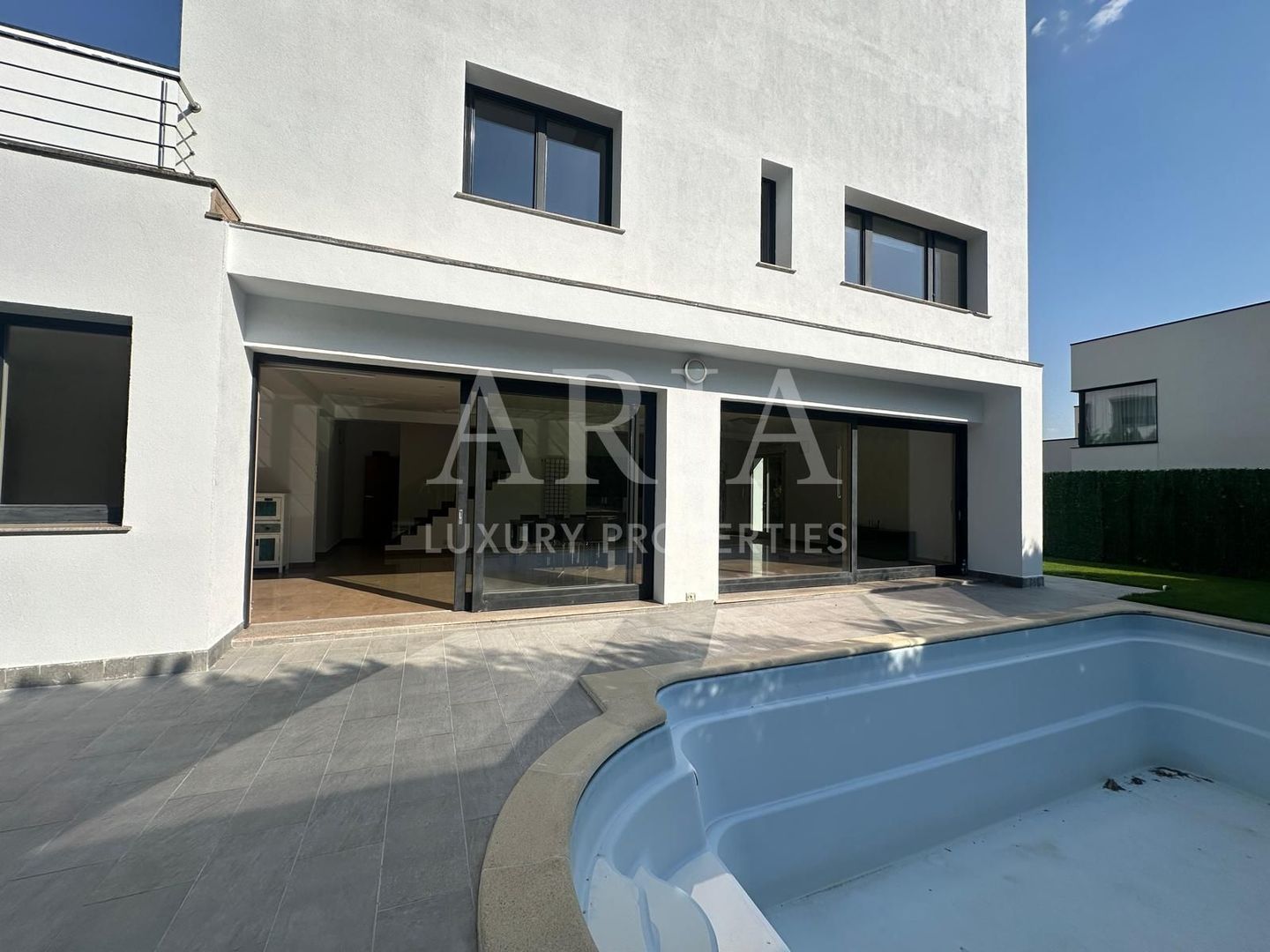 MODERN VILLA  - LUXURY GATED COMMUNITY - Poză 2