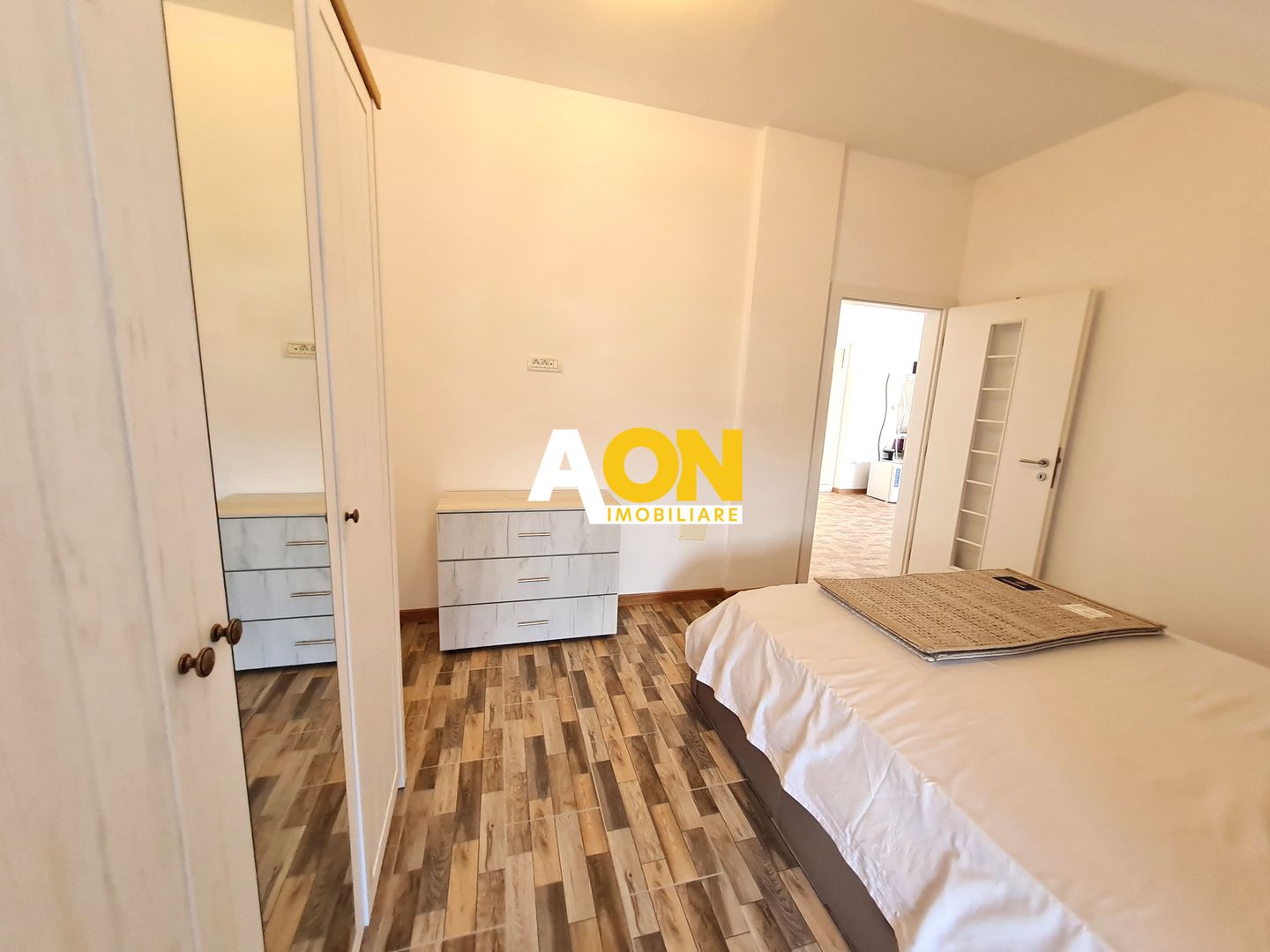 Apartament 3 Camere, 94 mp, Decomandat, Zona Foarte Buna - Poză 10