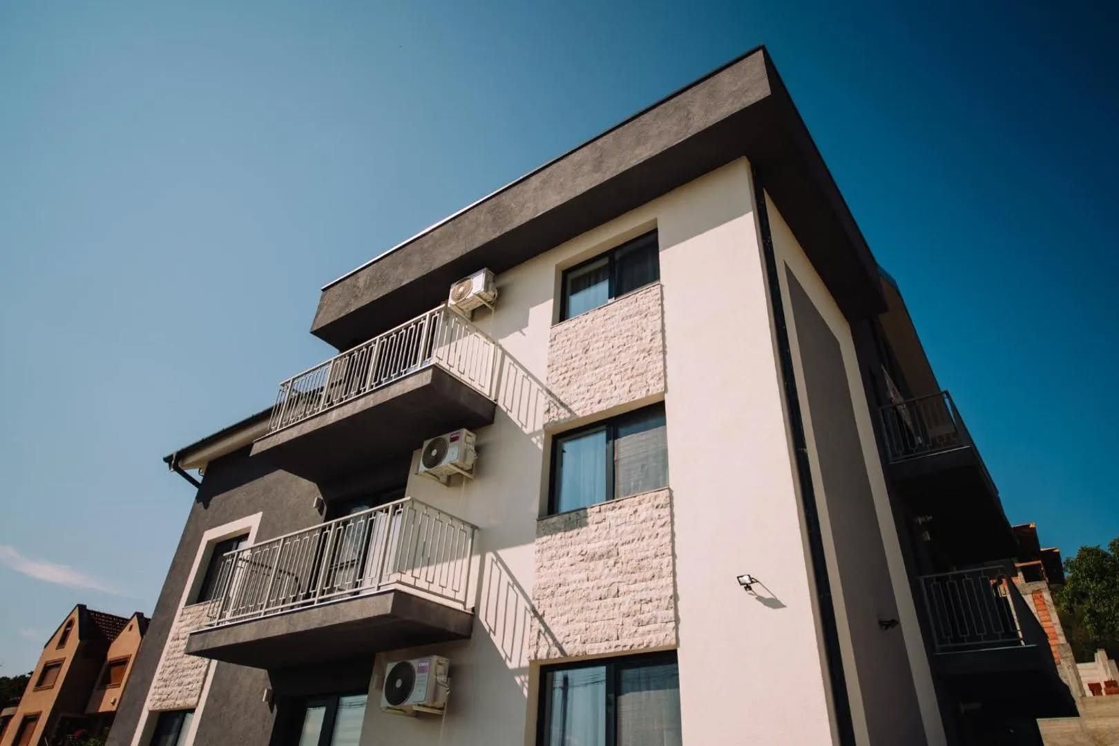 Ap cu 2 camere la cheie, mobilat/utilat + parcare inclusă-99000 e+tva - Poză 10