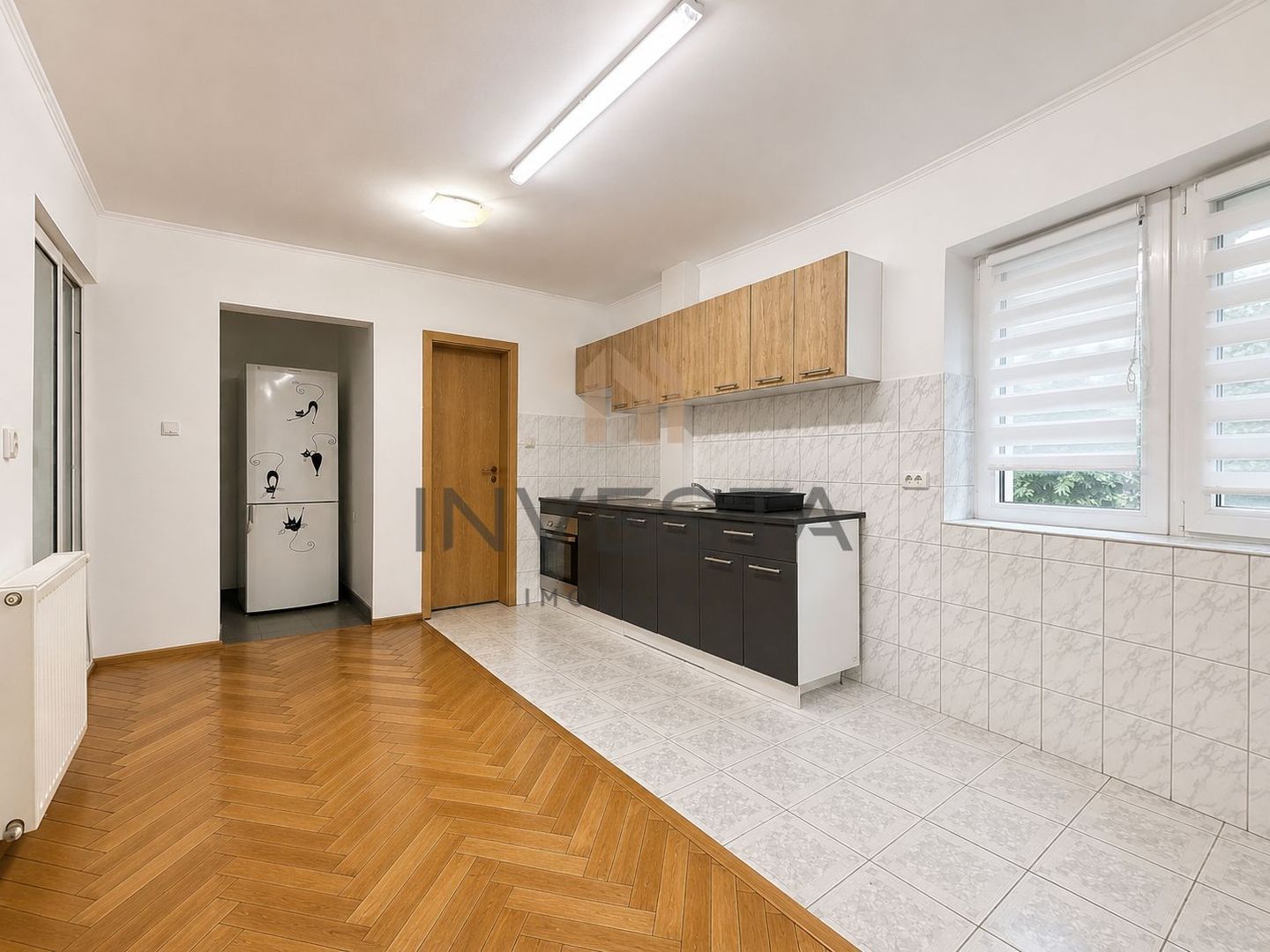 Vila spatioasa cu 15 camere de inchiriat in zona Andrei Muresanu - Poză 4