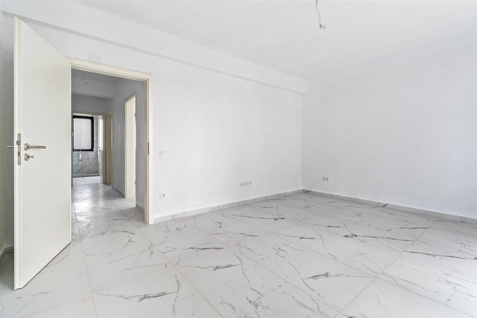 Apartament nou 3 camere si parcare Sanpetru Brasov - Poză 4