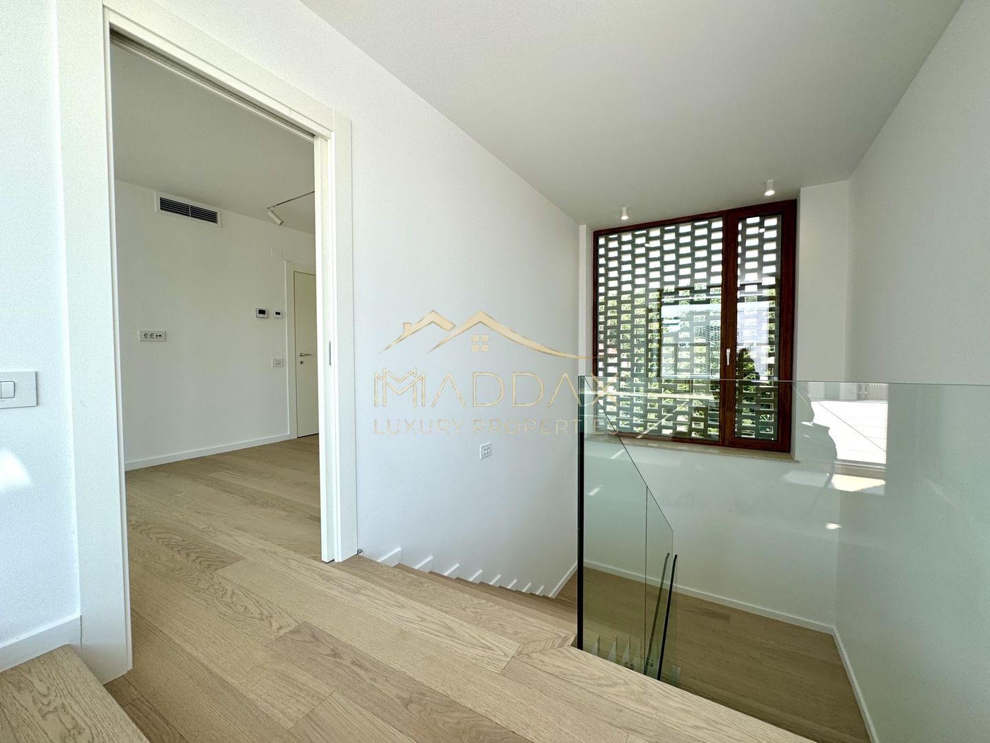 Vila cu 6 camere *575mp* / 12 locuri parcare // Pipera- Iancu Nicolae - Poză 45