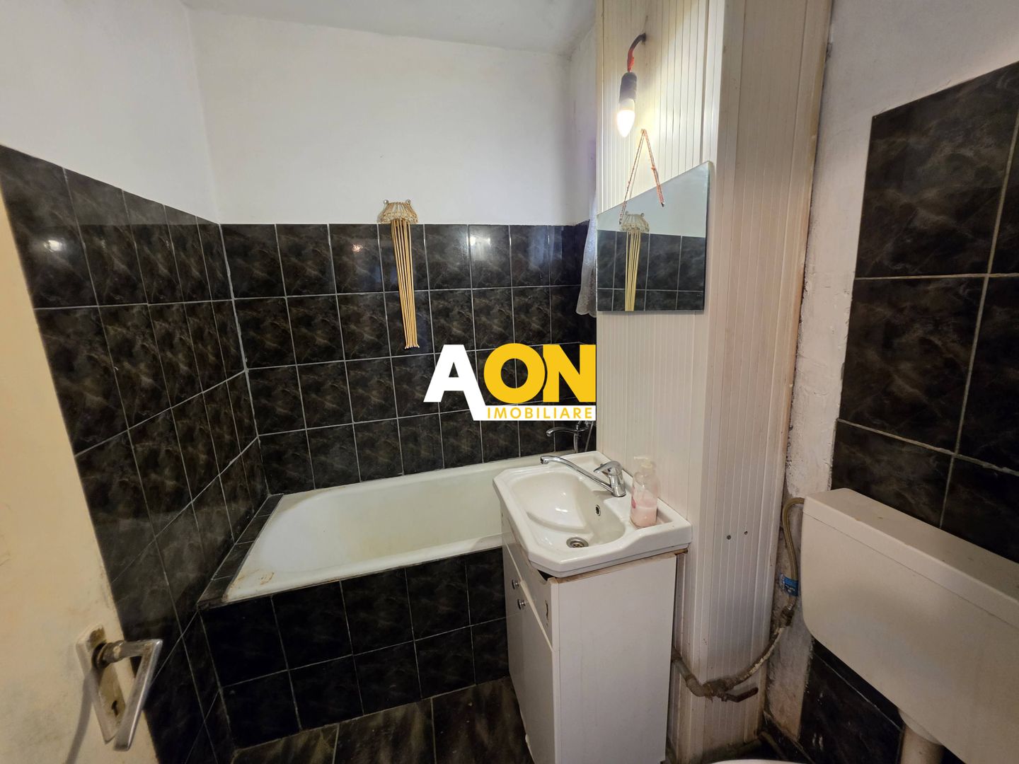 Apartament 3 camere, Cetate, 65 mp utili, et.5. Necesita renovare - Poză 6