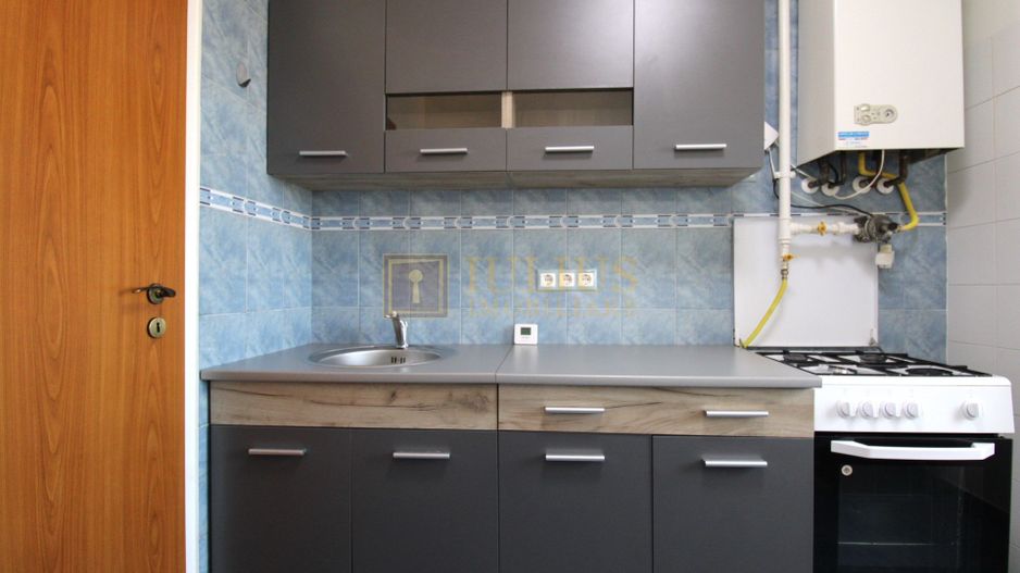 Aradului; decomandat, bucatarie inchisa. Parcare privata inclusa. - Poză 14