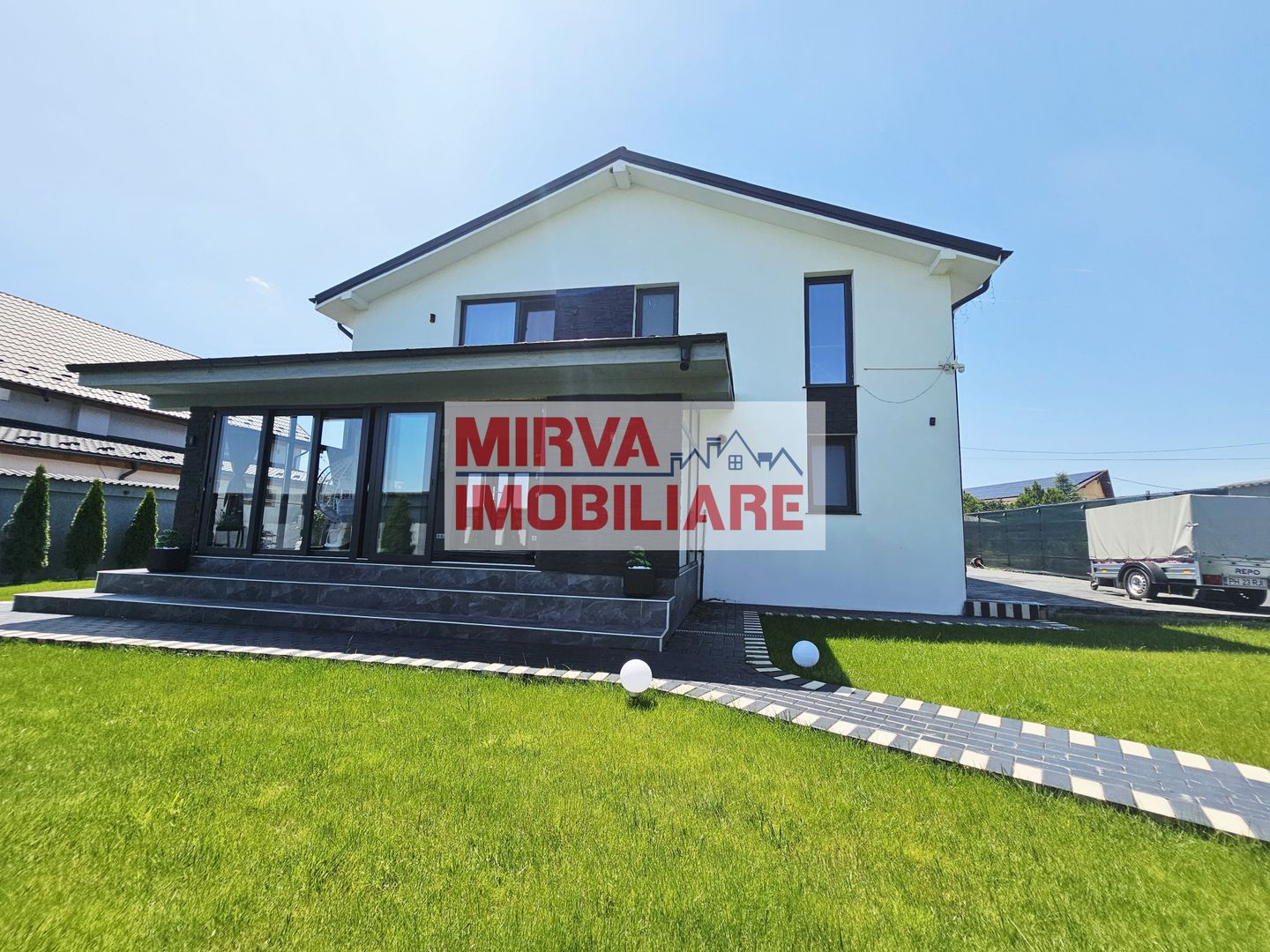 Vila moderna din Strejnicu – confort, natura și intimitate - Poză 3