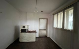 De vanzare casa, atelier fierarie, 4 anexe - 2507 mp in Manastirea Humorului - Poză 3