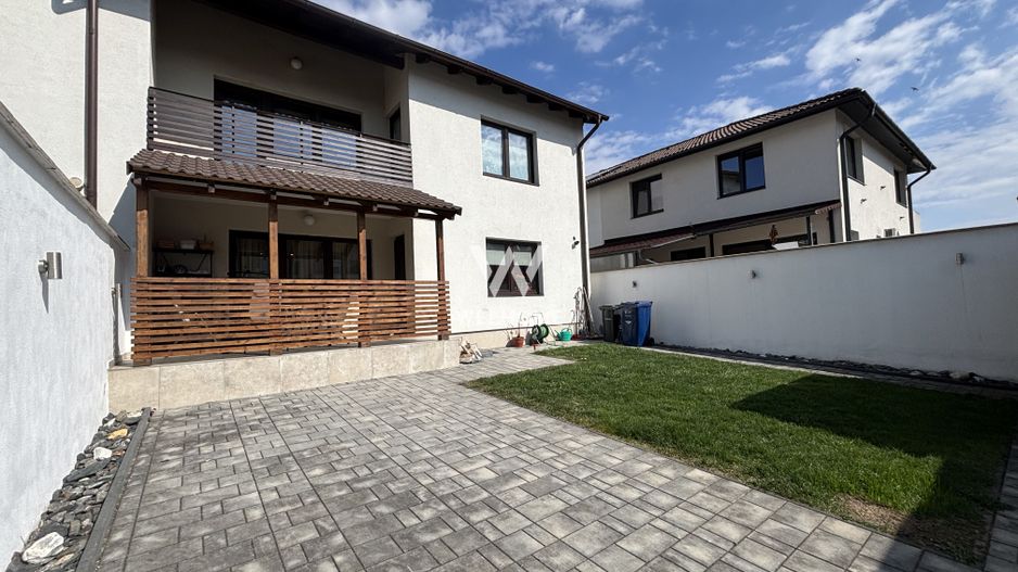 Casa generoasa LA CHEIE, curte 200 mp in Selimbar - Poză 29