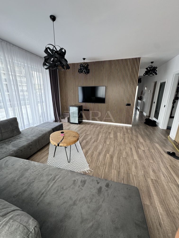 Penthouse modern cu terasă generoasă și parcare subterană. - Poză 1